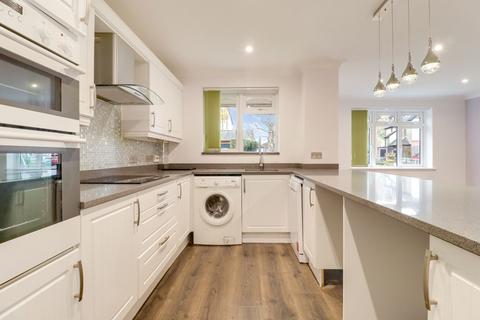 2 bedroom apartment to rent, Albany Crescent, Esher KT10