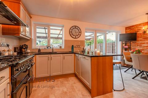 5 Langley Green, Nazeing, Waltham Abbey, EN9 2JJ