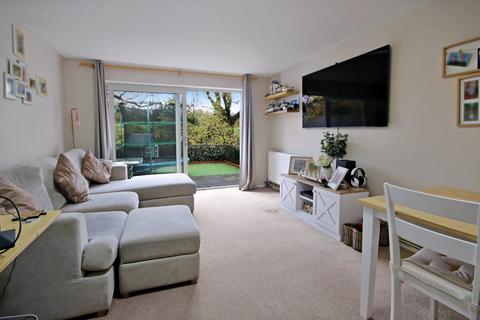 2 bedroom end of terrace house for sale, Estcots Drive, East Grinstead, RH19