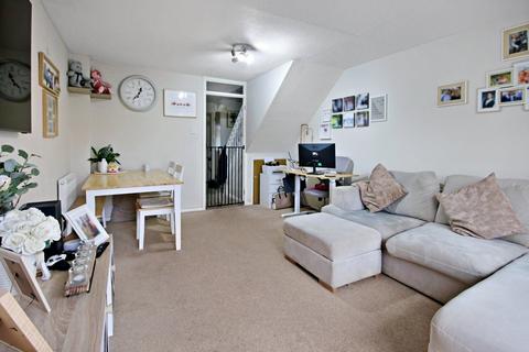 2 bedroom end of terrace house for sale, Estcots Drive, East Grinstead, RH19