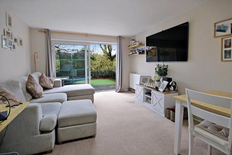 75 Estcots Drive, East Grinstead, RH19 3YW