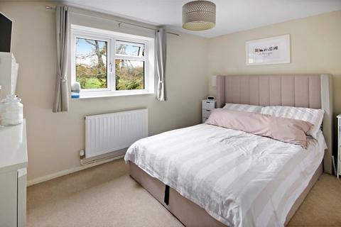 75 Estcots Drive, East Grinstead, RH19 3YW