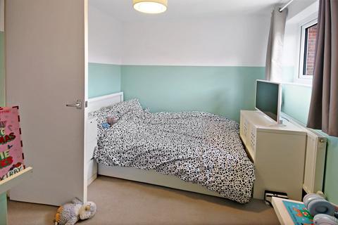 75 Estcots Drive, East Grinstead, RH19 3YW