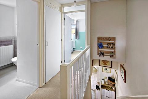 75 Estcots Drive, East Grinstead, RH19 3YW