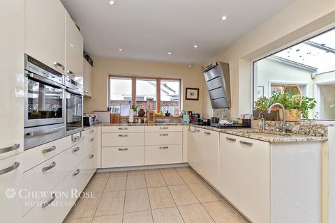 15 Leys Road, Loughton, Milton Keynes, MK5 8AZ