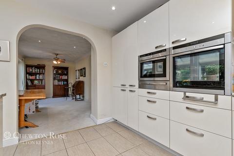 15 Leys Road, Loughton, Milton Keynes, MK5 8AZ