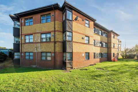 1 bedroom flat for sale, Douglas Bader House, 9 Gibson Close, Isleworth, TW7