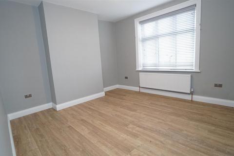 3 bedroom terraced house to rent, Mount Terrace, Bradford