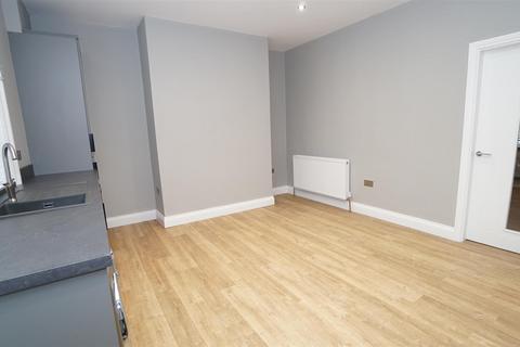 3 bedroom terraced house to rent, Mount Terrace, Bradford