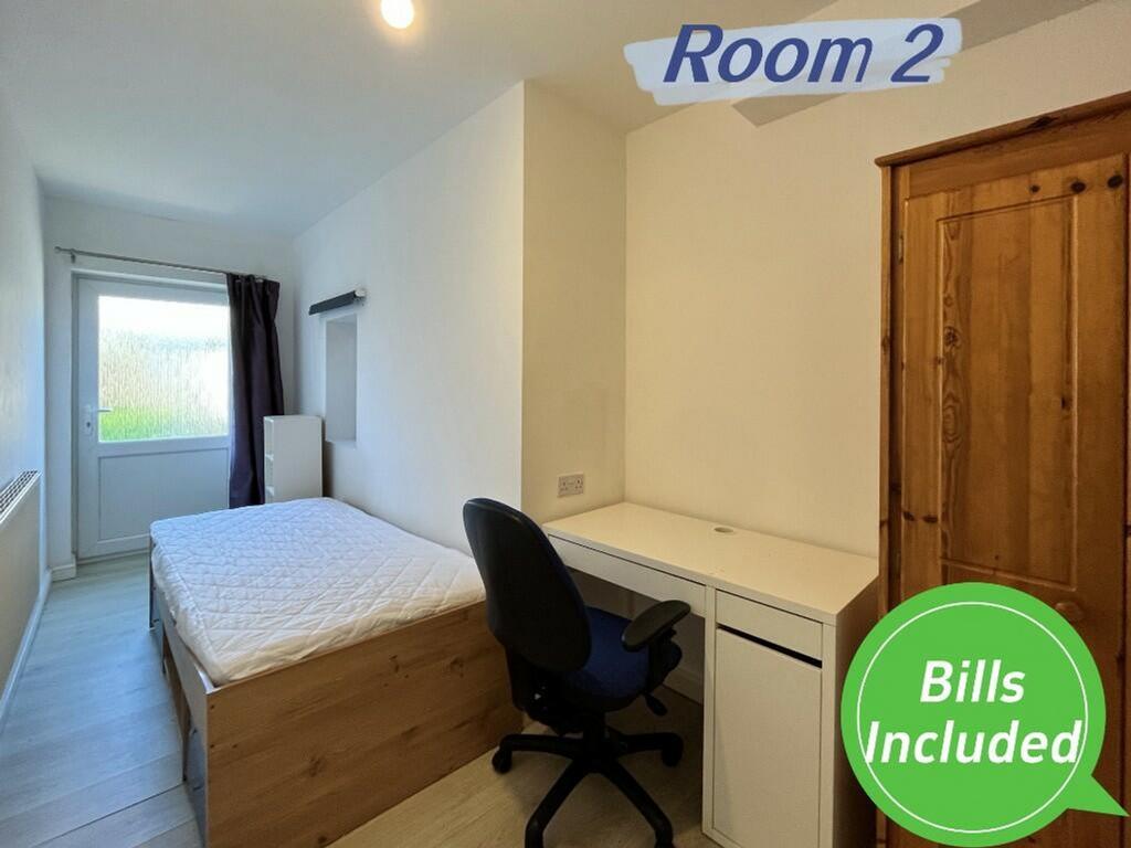 A bright and tidy double bedroom featuring a co...