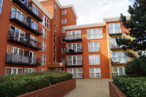 2 bedroom flat to rent, Monarch Way, Ilford IG2