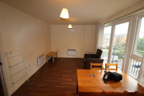 2 bedroom flat to rent, Monarch Way, Ilford IG2