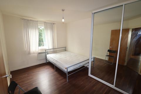 2 bedroom flat to rent, Monarch Way, Ilford IG2