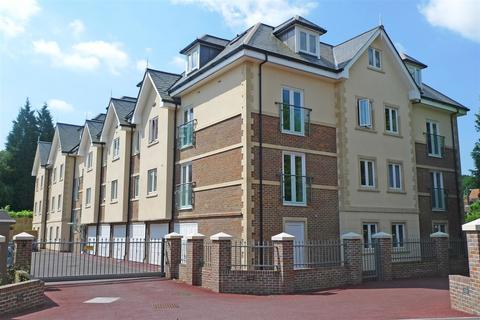 2 bedroom flat to rent, Regency Mews, Queens Road, Haywards Heath