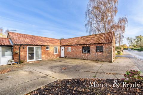 2 bedroom semi-detached bungalow to rent, Dereham Road, Mattishall, NR20