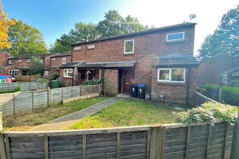 3 bedroom terraced house to rent, Pearl Court, Woking GU21