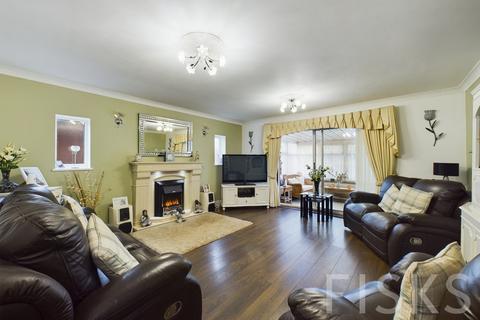 3 bedroom bungalow for sale, Landsburg Road, Canvey Island, SS8