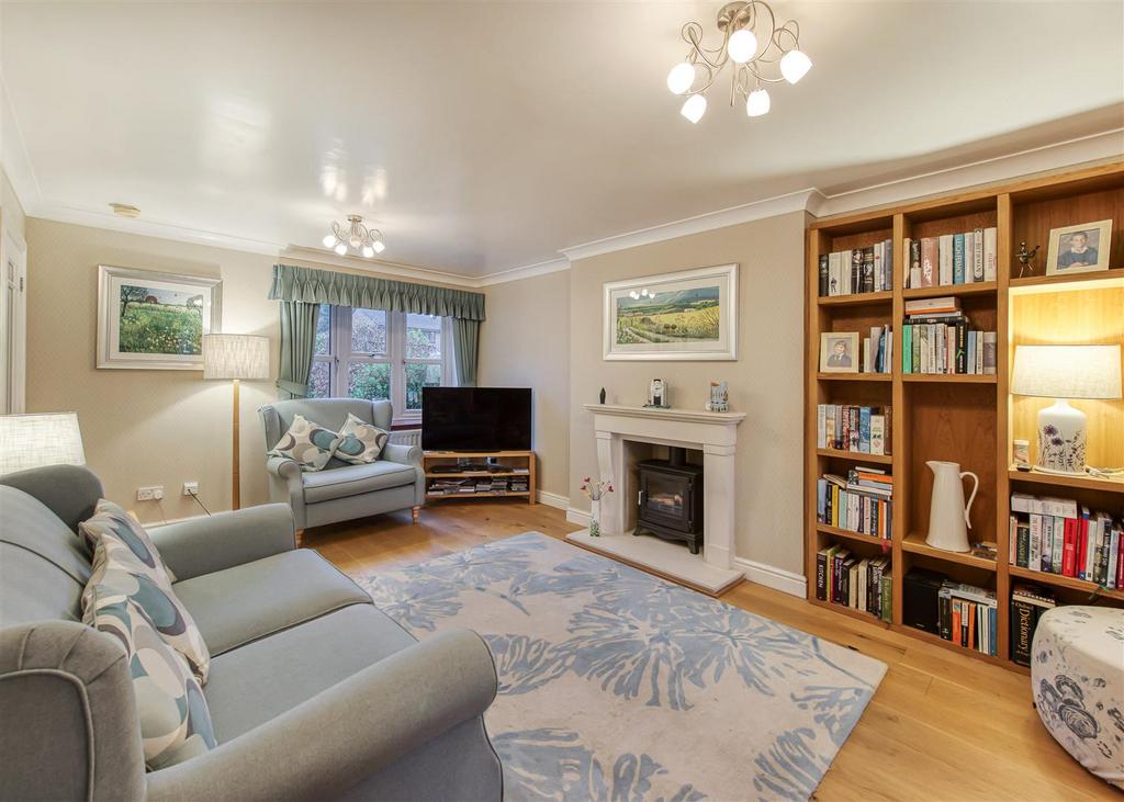 41 Penleigh Gardens-living1 RE.jpg