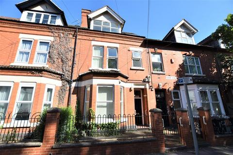 2 bedroom terraced house to rent, Cedar Road, Leicester, LE2