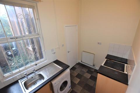 2 bedroom terraced house to rent, Cedar Road, Leicester, LE2