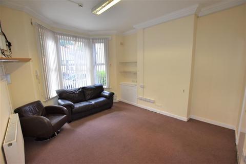 2 bedroom terraced house to rent, Cedar Road, Leicester, LE2