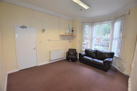 2 bedroom terraced house to rent, Cedar Road, Leicester, LE2