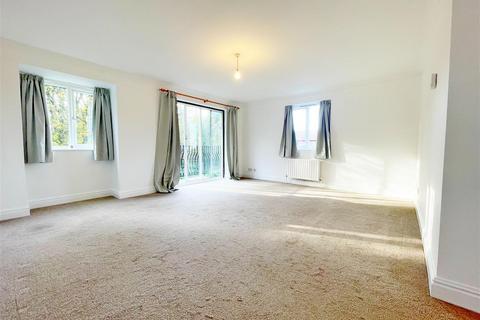 2 bedroom flat to rent, Great Heathmead, Haywards Heath