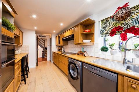 11 Blakes Green, West Wickham, BR4 0RA