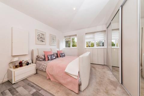 11 Blakes Green, West Wickham, BR4 0RA
