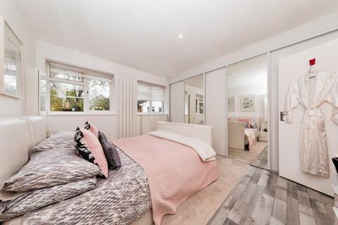 11 Blakes Green, West Wickham, BR4 0RA