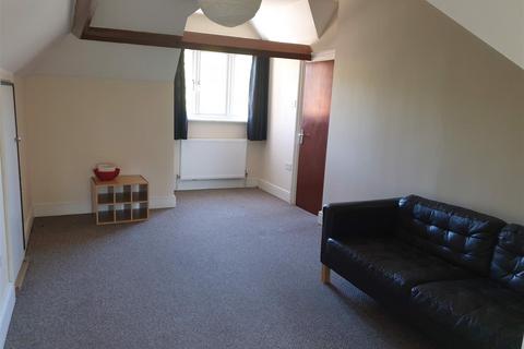 2 bedroom flat to rent, Manor Road, Aldershot