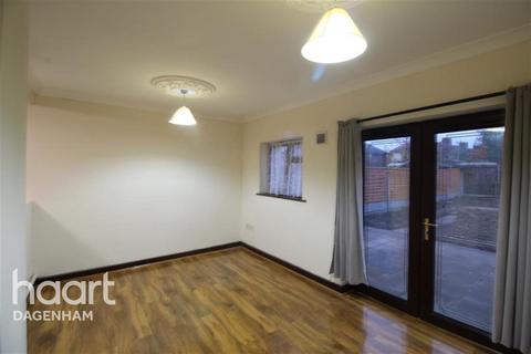 4 bedroom terraced house to rent, Reede Road Dagenham