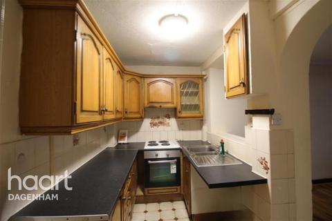 4 bedroom terraced house to rent, Reede Road Dagenham