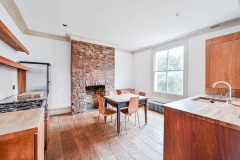 4 bedroom maisonette to rent, Ferndale Road, Clapham North, London, SW4