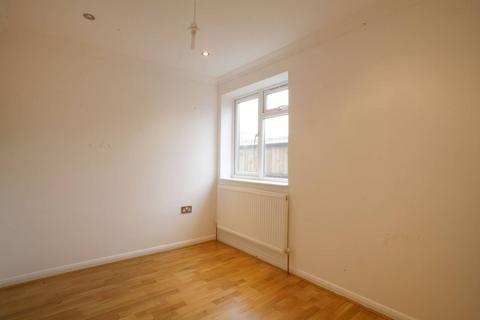 2 bedroom flat to rent, Walton Avenue, Harrow, HA2