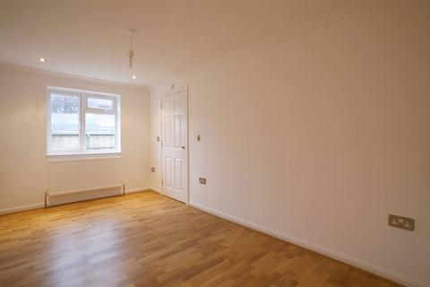 2 bedroom flat to rent, Walton Avenue, Harrow, HA2