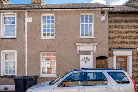 3 bedroom terraced house to rent, Great Queen Street Dartford DA1