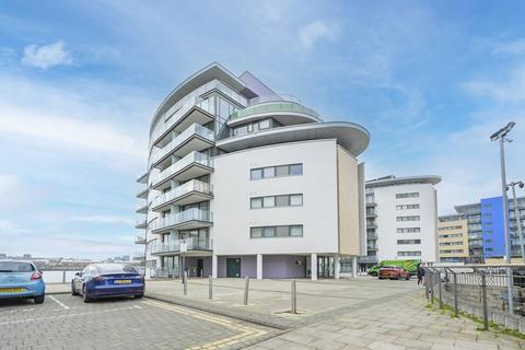 1 bedroom flat for sale, The Helm, E16, Gallions Reach, London, E16