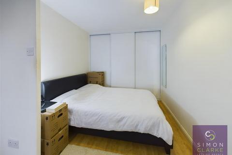 Studio to rent, Holden Avenue, Woodside Park, N12