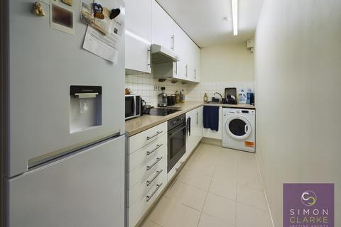 Studio to rent, Holden Avenue, Woodside Park, N12