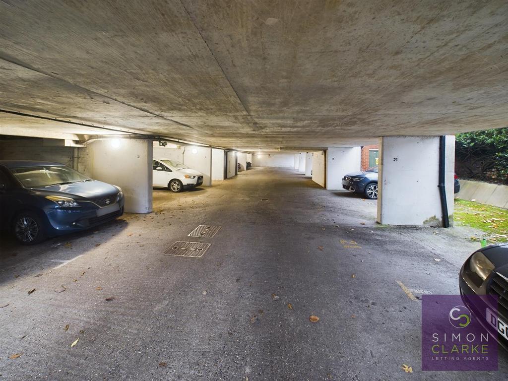 CAM03369 G0-PR0183-STILL016.jpg