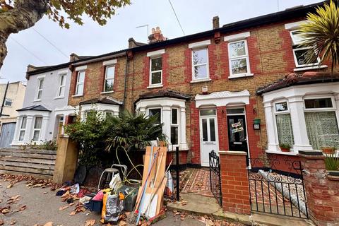 3 bedroom terraced house to rent, Osborne Road, Westcliff-On-Sea