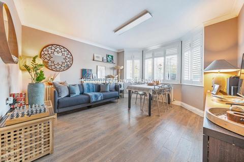 2 bedroom flat for sale, Warwick Road, Bounds Green