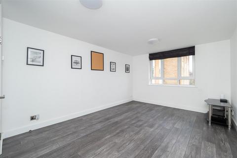 1 bedroom flat for sale, Brighton Road, Sutton