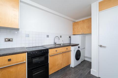 1 bedroom flat for sale, Brighton Road, Sutton