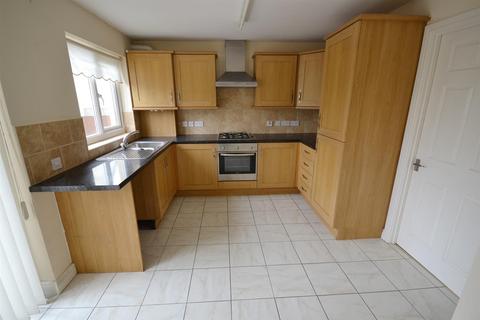 2 bedroom end of terrace house to rent, Treowen Road, Pembroke Dock