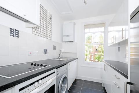 2 bedroom flat to rent, Church Crescent London N10