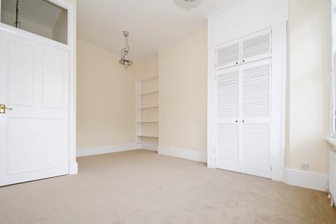 2 bedroom flat to rent, Church Crescent London N10