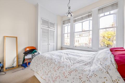 2 bedroom flat to rent, Church Crescent London N10