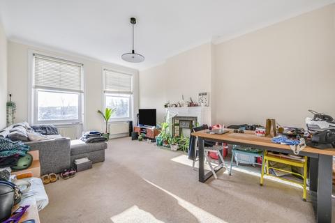 2 bedroom flat to rent, Church Crescent London N10